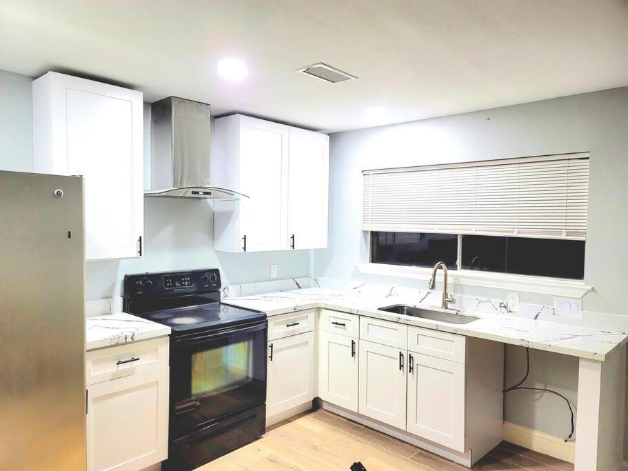 77072 New Remodeled Cute Townhome Sw Хюстън Екстериор снимка