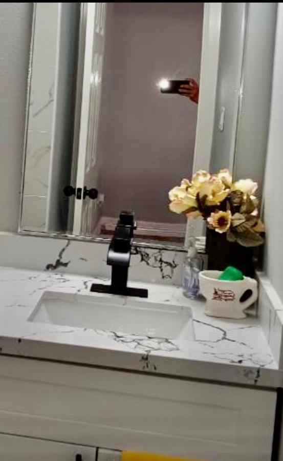 77072 New Remodeled Cute Townhome Sw Хюстън Екстериор снимка